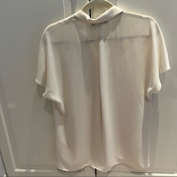 Banana Republic short sleeve crepe collared blouse - Picture 2 of 4